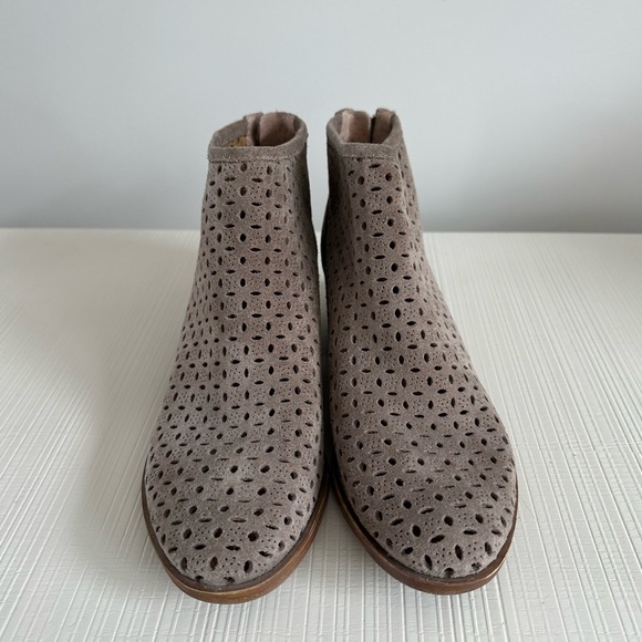 Lucky Brand suede boots size 7.5 - Picture 2 of 4